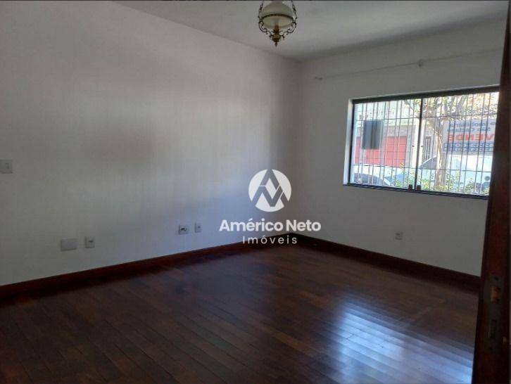 Sobrado à venda com 3 quartos, 250m² - Foto 1