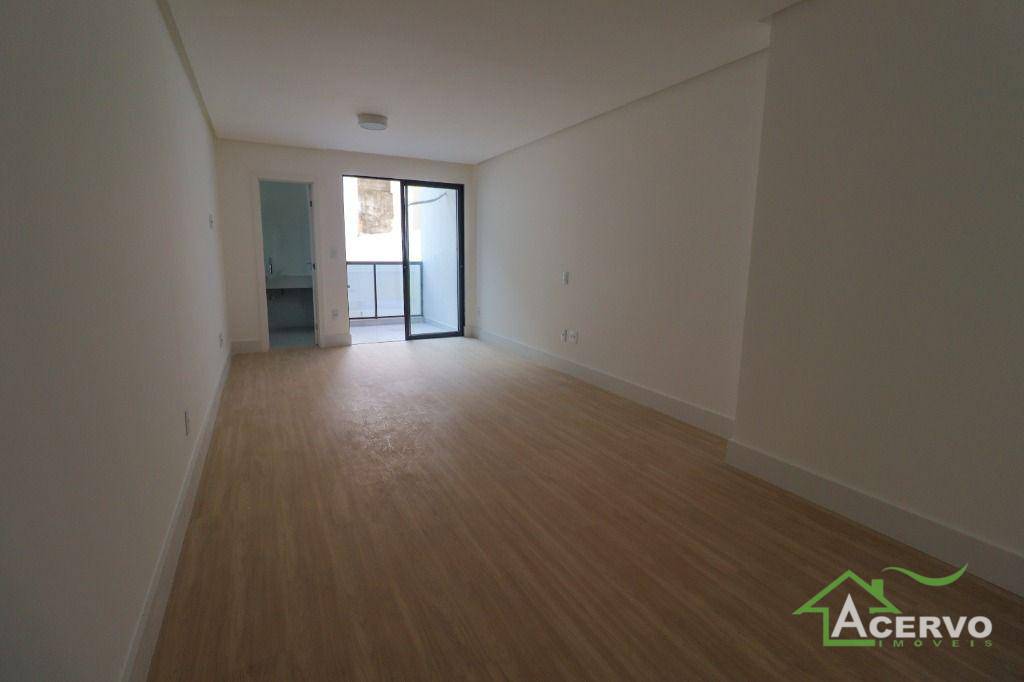 Apartamento à venda com 4 quartos, 225m² - Foto 12