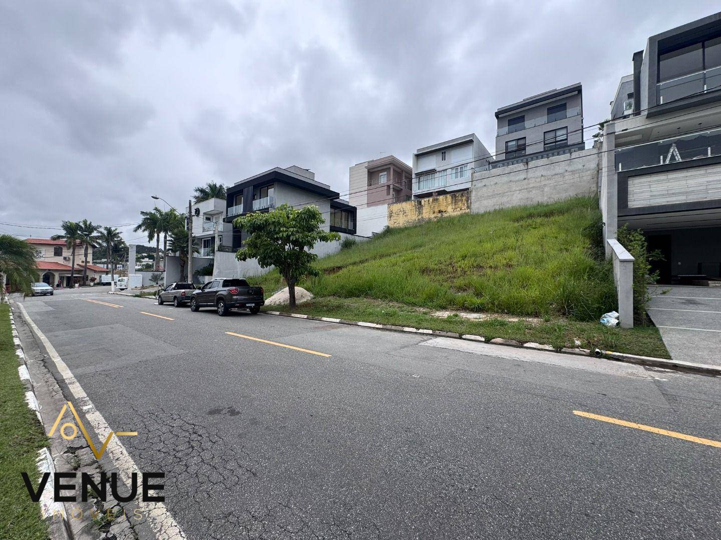 Loteamento e Condomínio, 600 m² - Foto 1