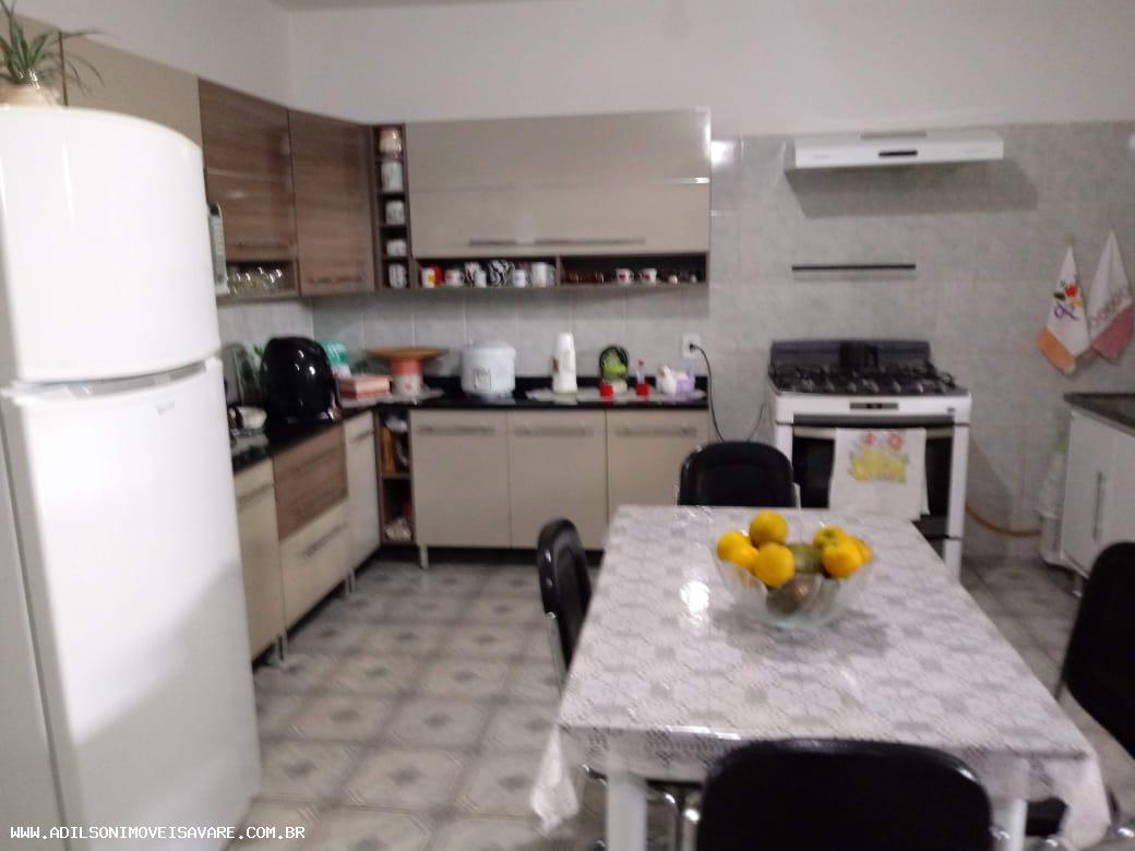 Casa à venda com 4 quartos, 250m² - Foto 2