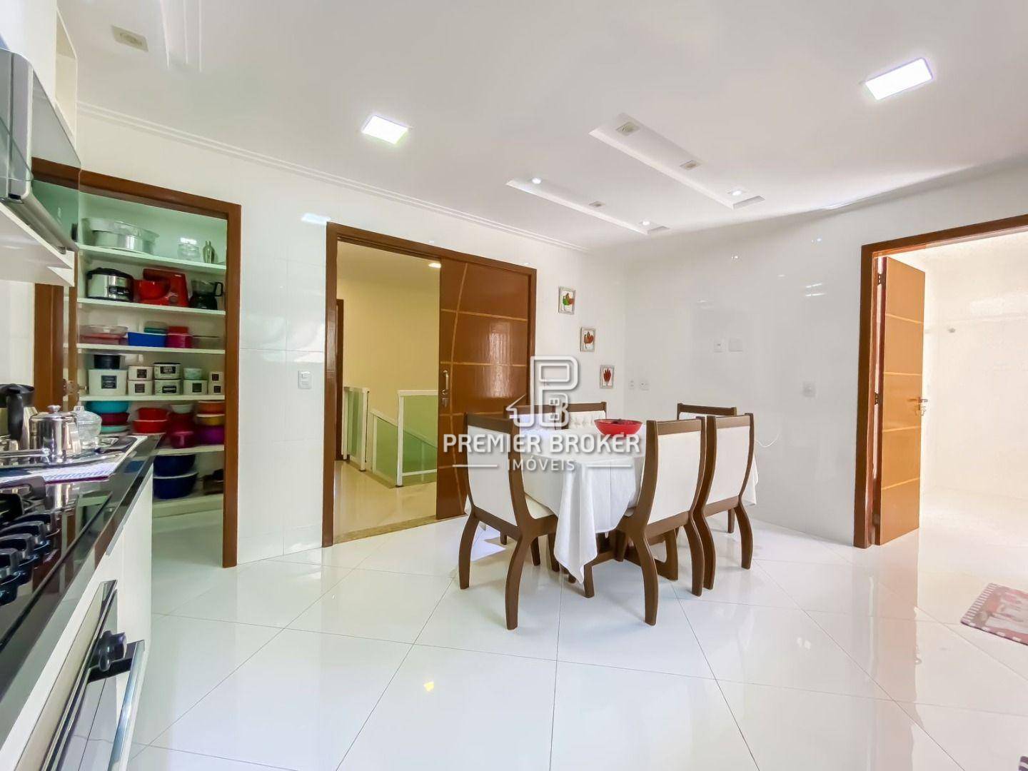 Casa à venda com 4 quartos, 330m² - Foto 10