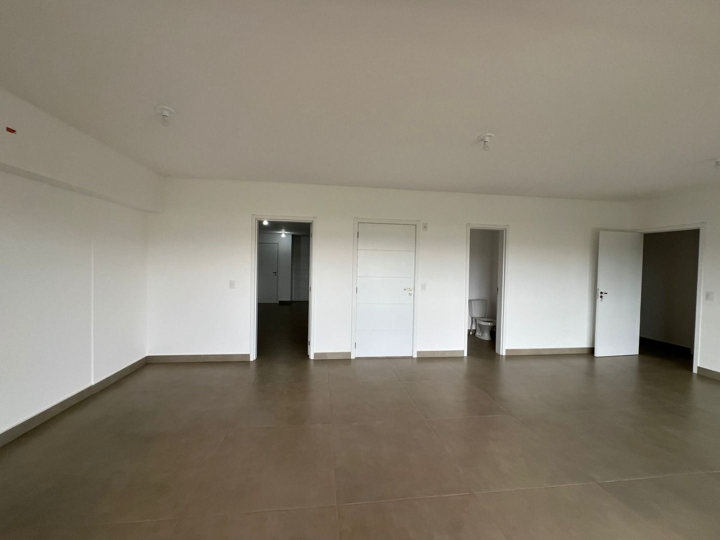 Apartamento à venda com 4 quartos, 198m² - Foto 2