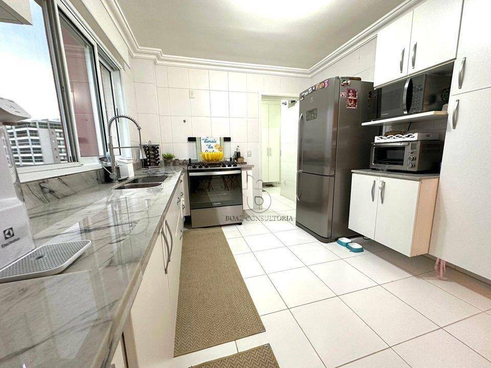 Apartamento à venda com 3 quartos, 140m² - Foto 6