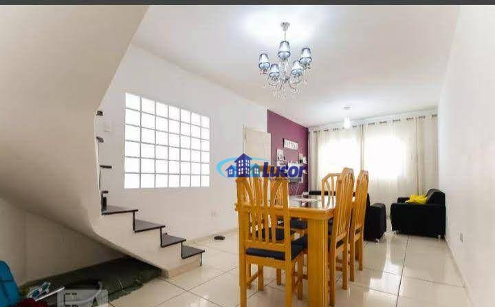 Sobrado à venda com 4 quartos, 160m² - Foto 1