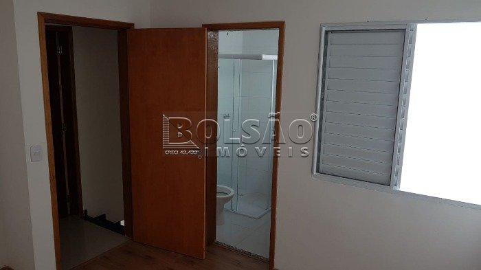 Casa à venda com 2 quartos, 70m² - Foto 2