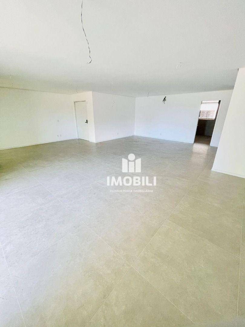 Apartamento à venda com 3 quartos, 221m² - Foto 2