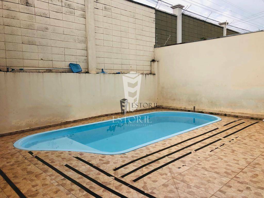 Casa de Condomínio à venda com 3 quartos, 212m² - Foto 2