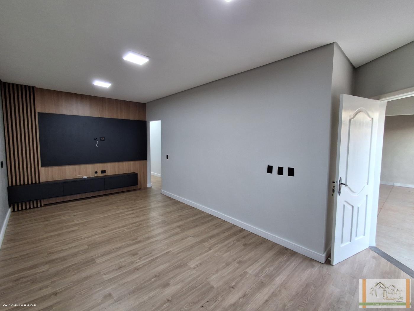 Casa à venda com 3 quartos, 200m² - Foto 4