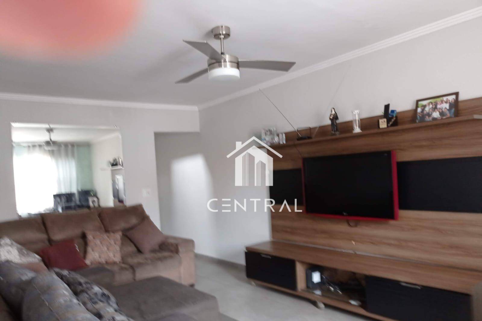 Sobrado à venda com 3 quartos, 248m² - Foto 1