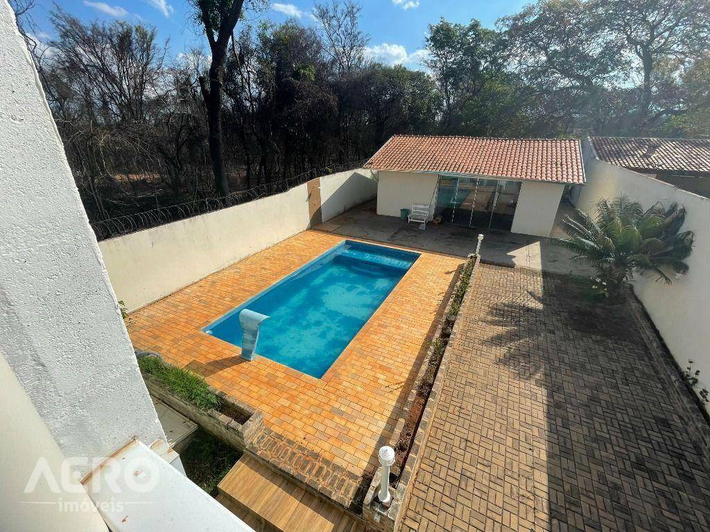 Casa de Condomínio à venda com 3 quartos, 250m² - Foto 3