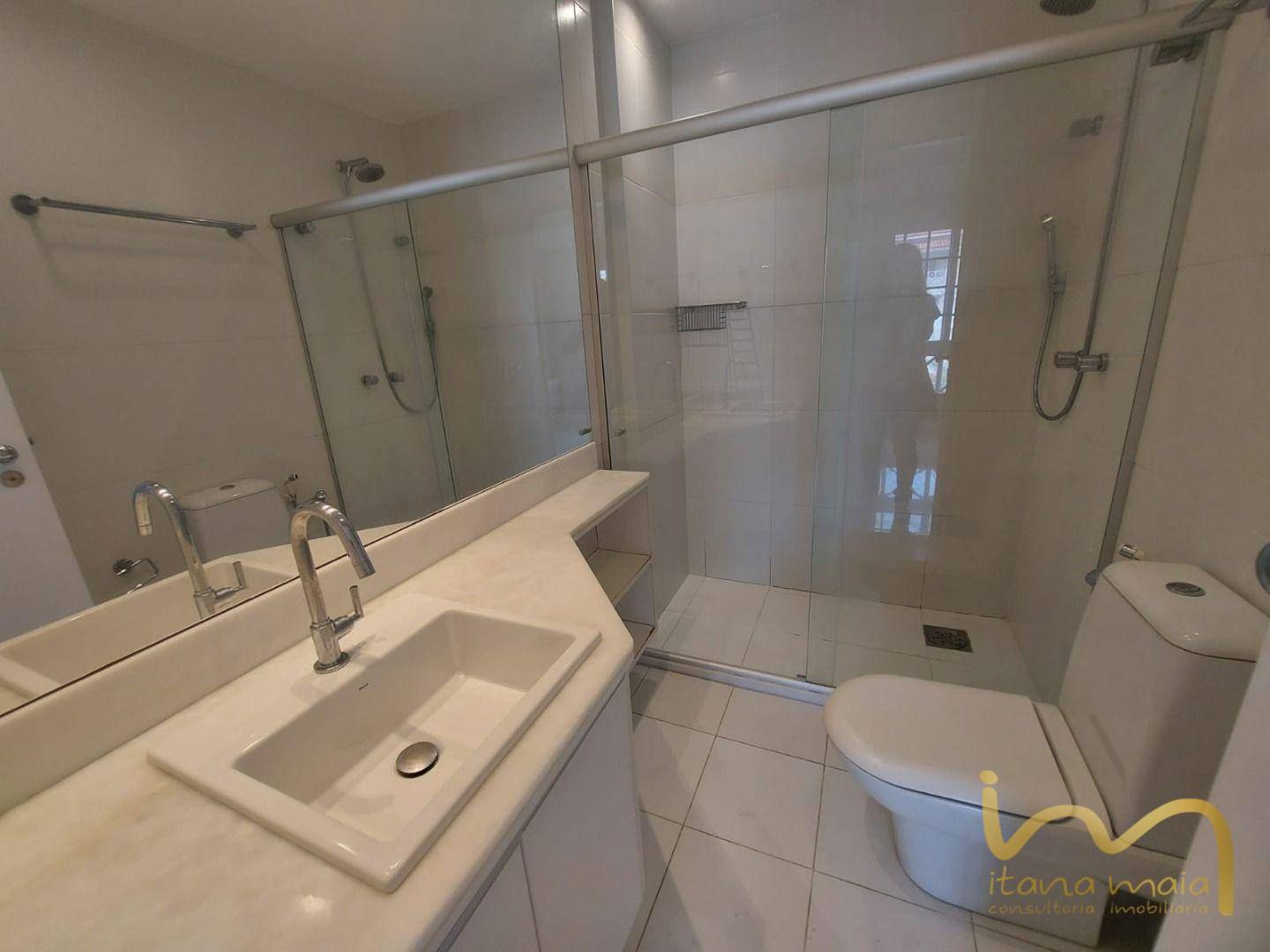 Apartamento para alugar com 3 quartos, 198m² - Foto 13