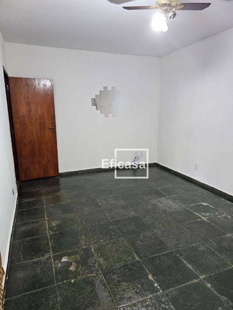 Casa à venda com 3 quartos, 288m² - Foto 2