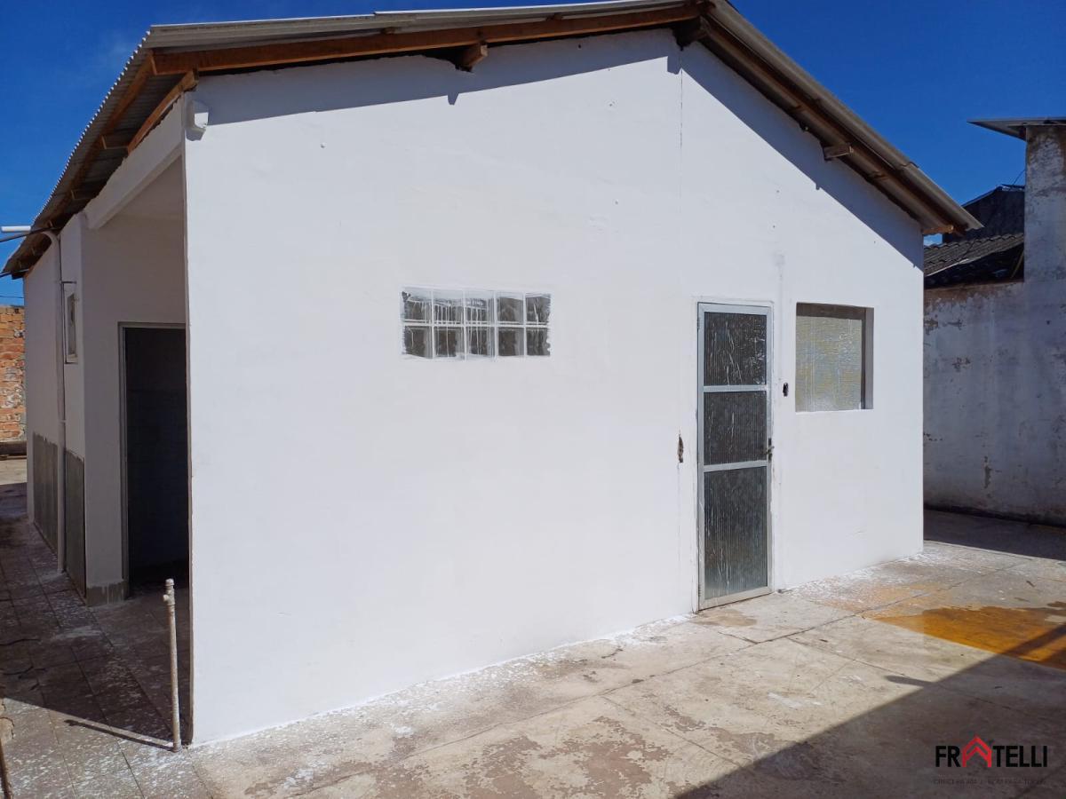 Casa à venda com 2 quartos, 200m² - Foto 1