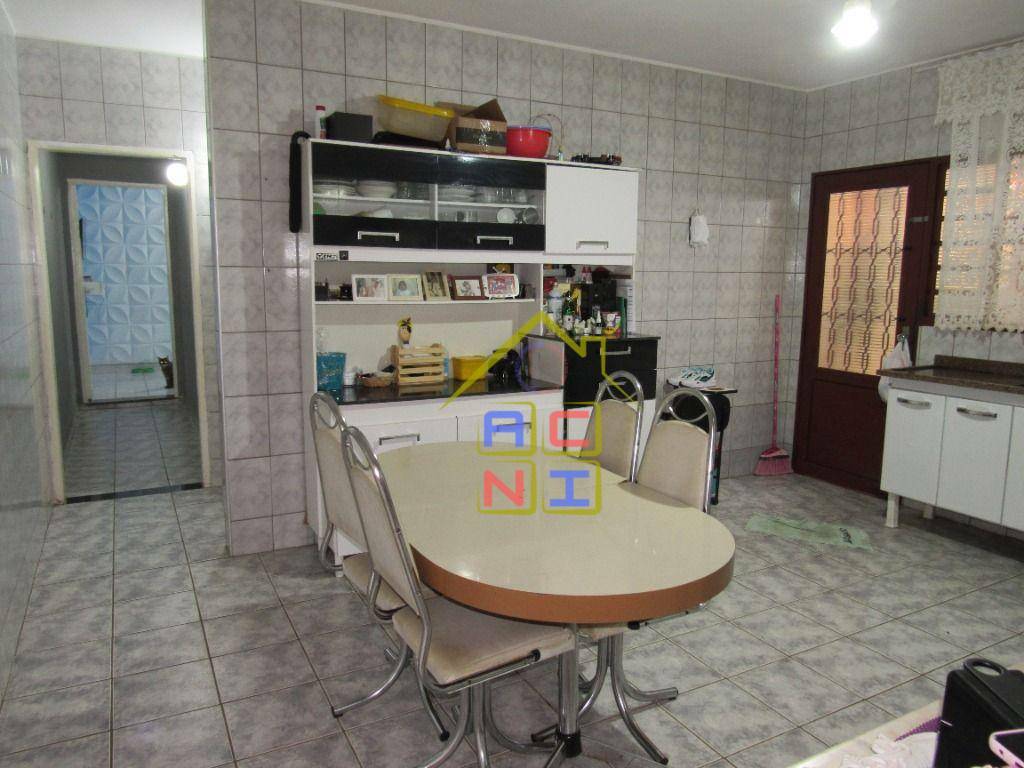 Casa à venda com 3 quartos, 220m² - Foto 8