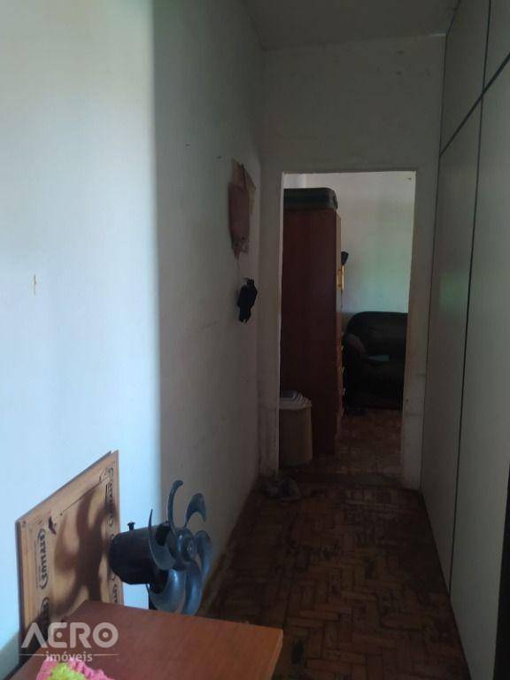 Casa à venda com 2 quartos, 90m² - Foto 4