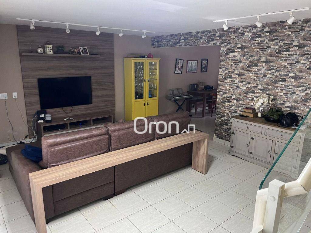 Sobrado à venda com 4 quartos, 195m² - Foto 1