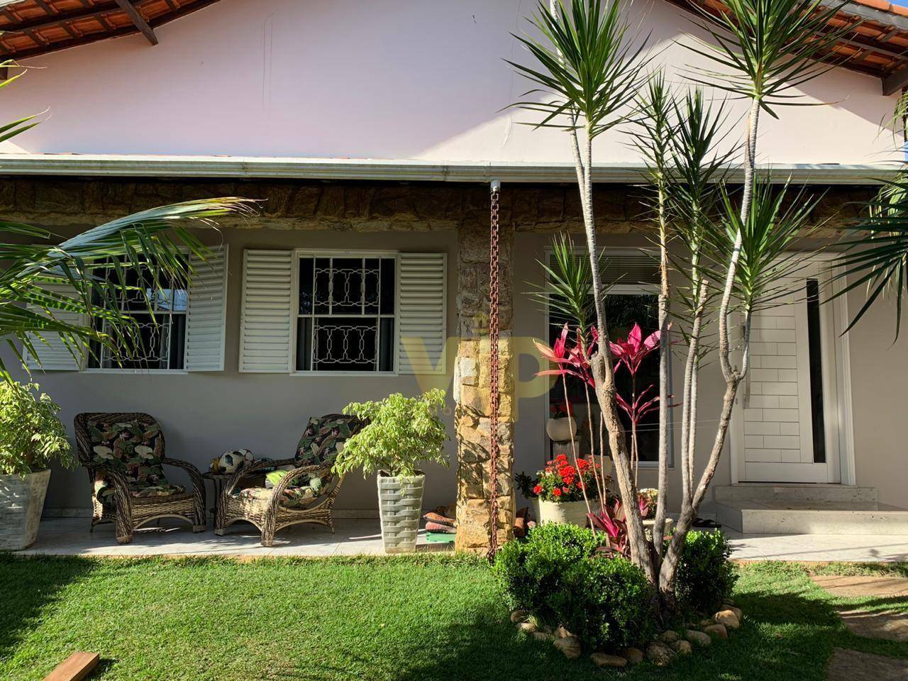 Casa de Condomínio à venda com 5 quartos, 323m² - Foto 1