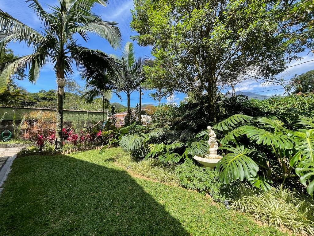 Casa à venda com 7 quartos, 2200m² - Foto 27