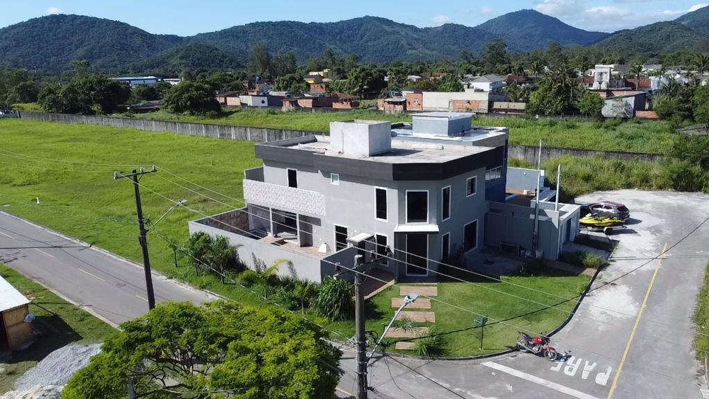 Casa de Condomínio à venda com 4 quartos, 250m² - Foto 3