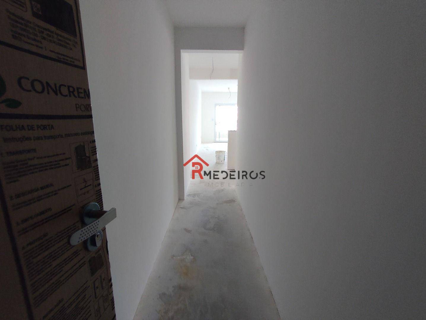 Apartamento à venda com 2 quartos, 70m² - Foto 2