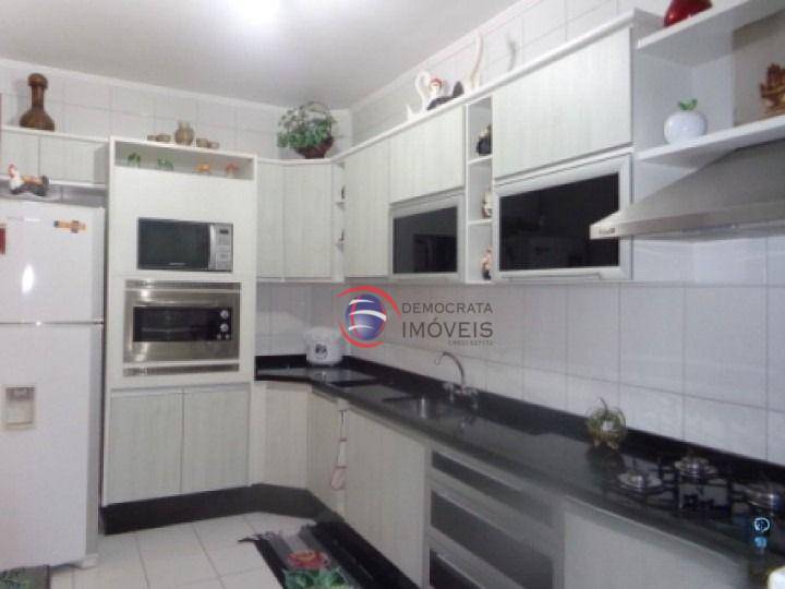 Apartamento à venda com 2 quartos, 70m² - Foto 12