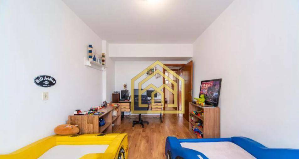 Apartamento à venda com 4 quartos, 180m² - Foto 17