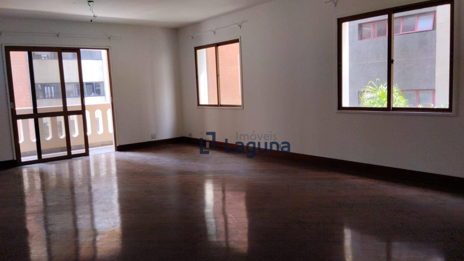 Apartamento para alugar com 4 quartos, 263m² - Foto 1