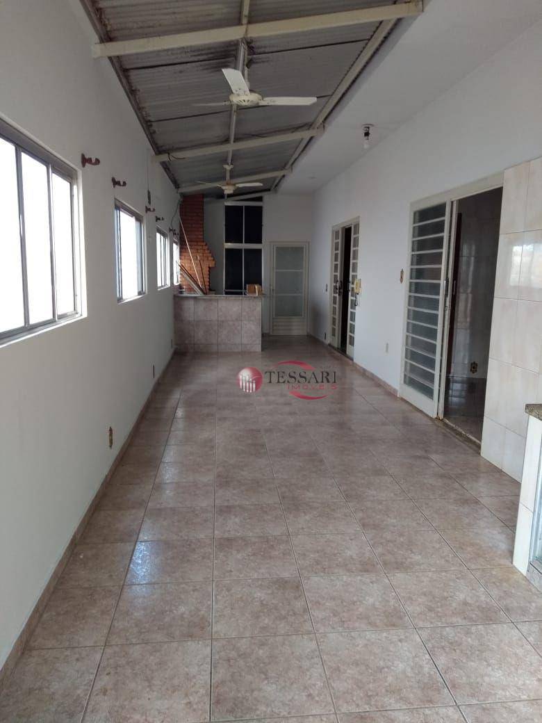 Casa para alugar com 5 quartos, 150m² - Foto 10