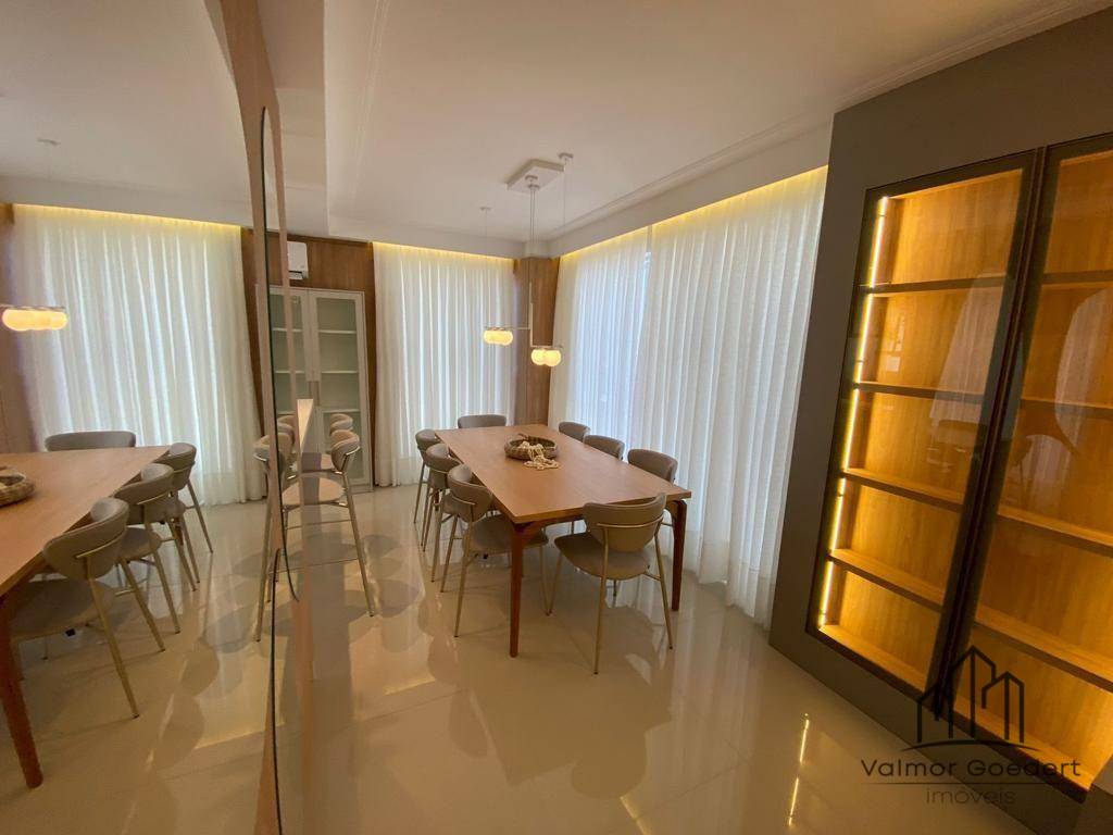 Apartamento à venda com 3 quartos, 136m² - Foto 1