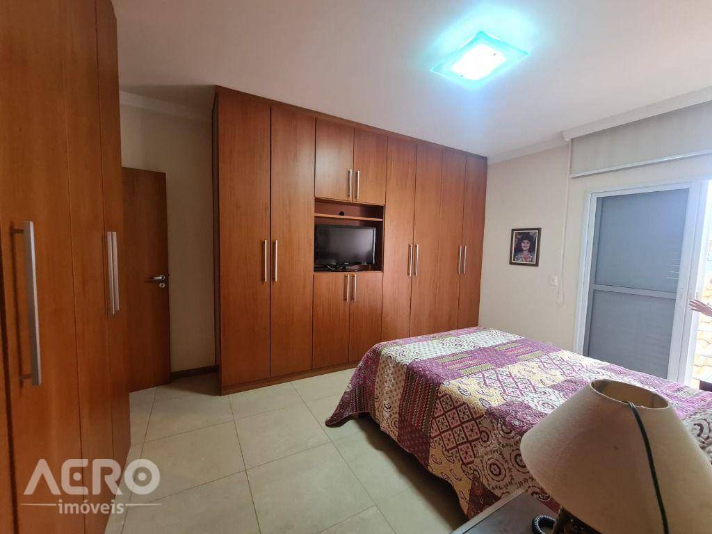 Casa de Condomínio à venda com 3 quartos, 300m² - Foto 4