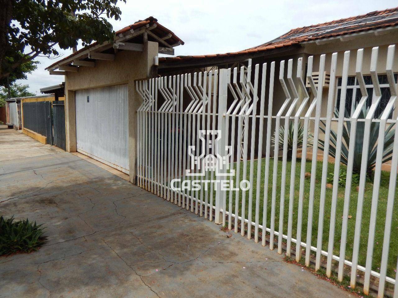 Casa à venda com 3 quartos, 200m² - Foto 2