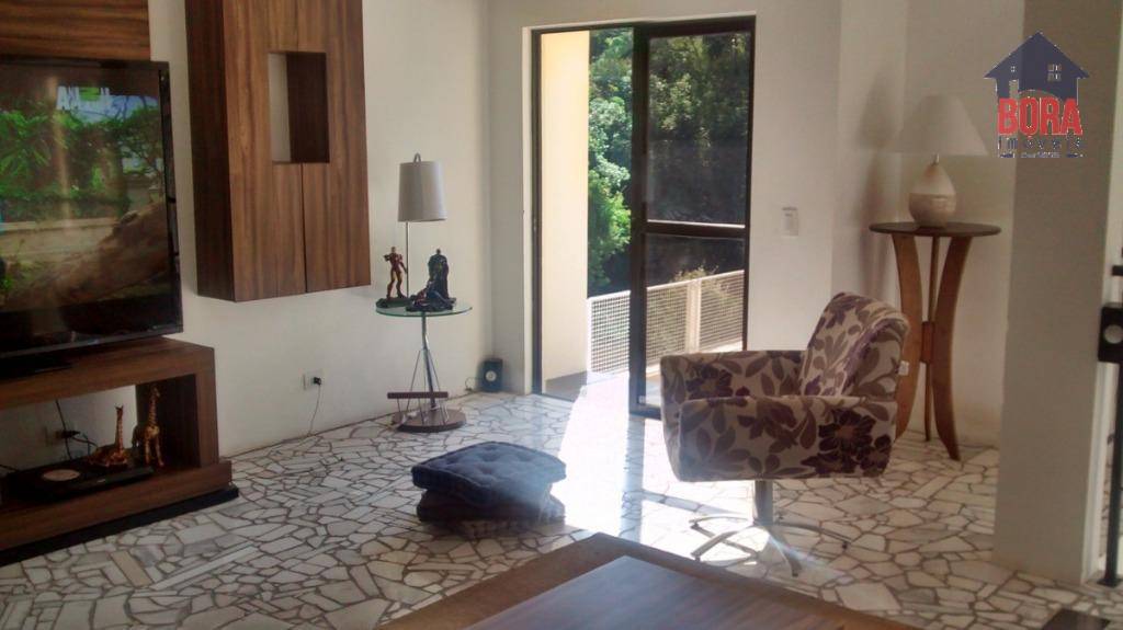 Casa à venda com 3 quartos, 250m² - Foto 4