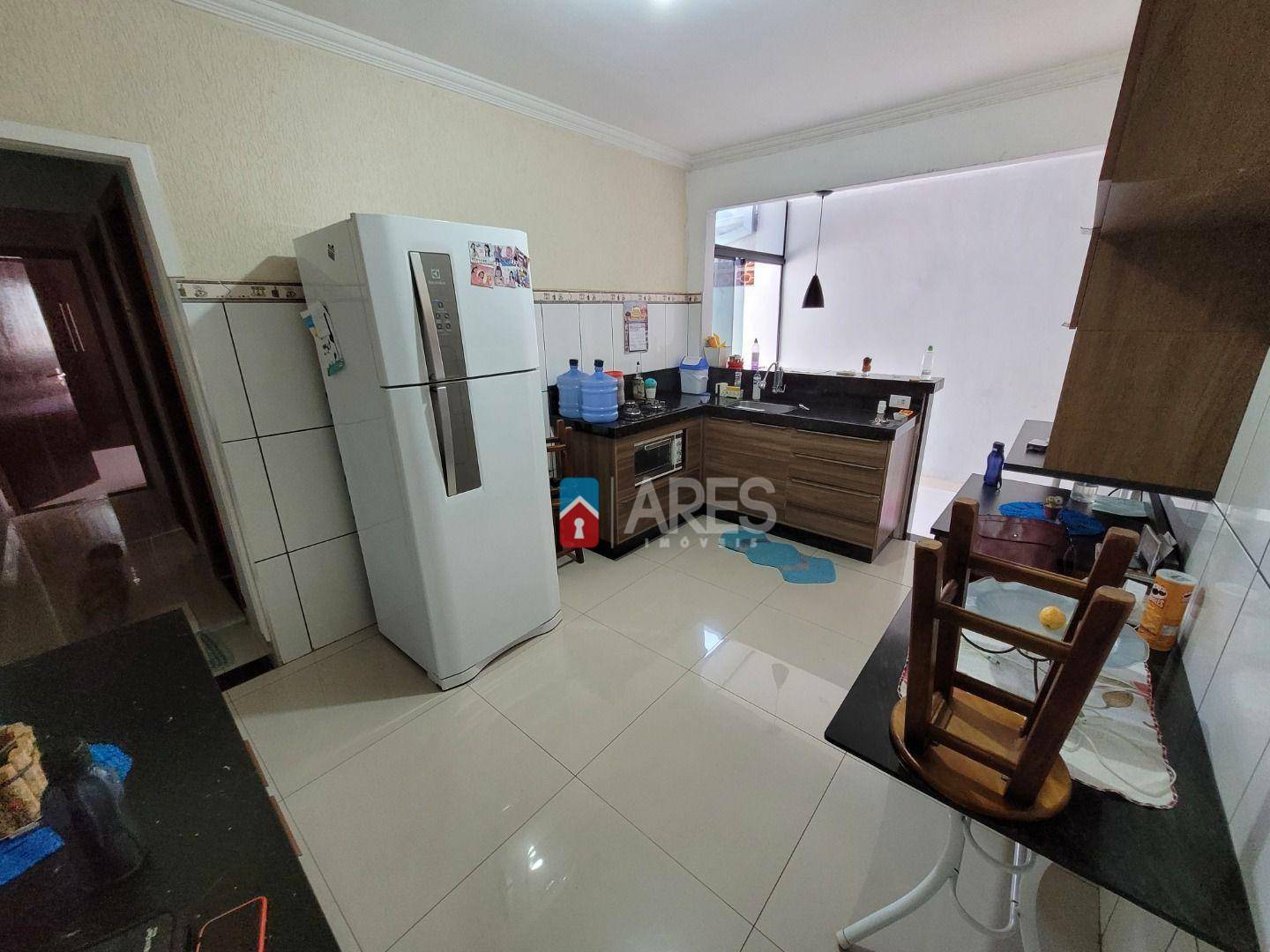 Casa à venda com 3 quartos, 134m² - Foto 3