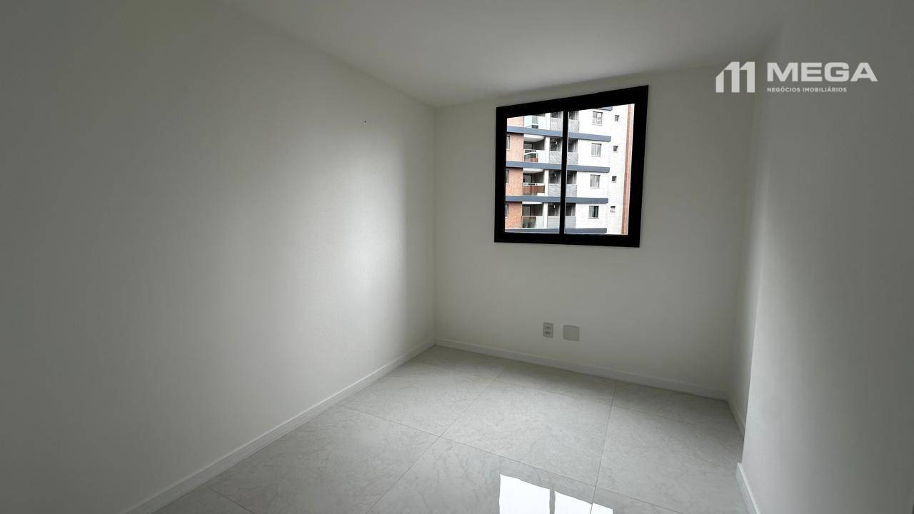 Apartamento à venda com 2 quartos, 66m² - Foto 11