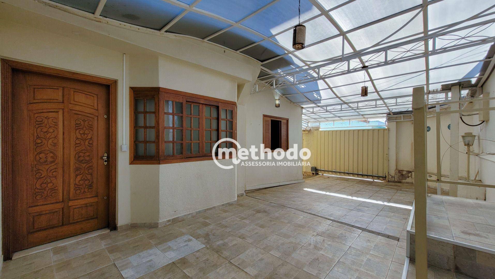 Casa à venda com 6 quartos, 250m² - Foto 1