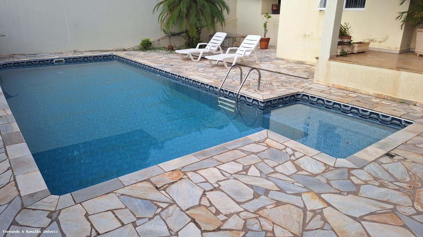 Casa à venda com 3 quartos, 450m² - Foto 2