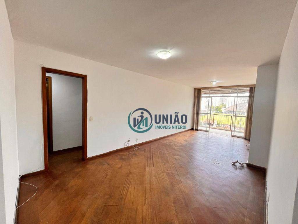 Apartamento à venda com 3 quartos, 115m² - Foto 2