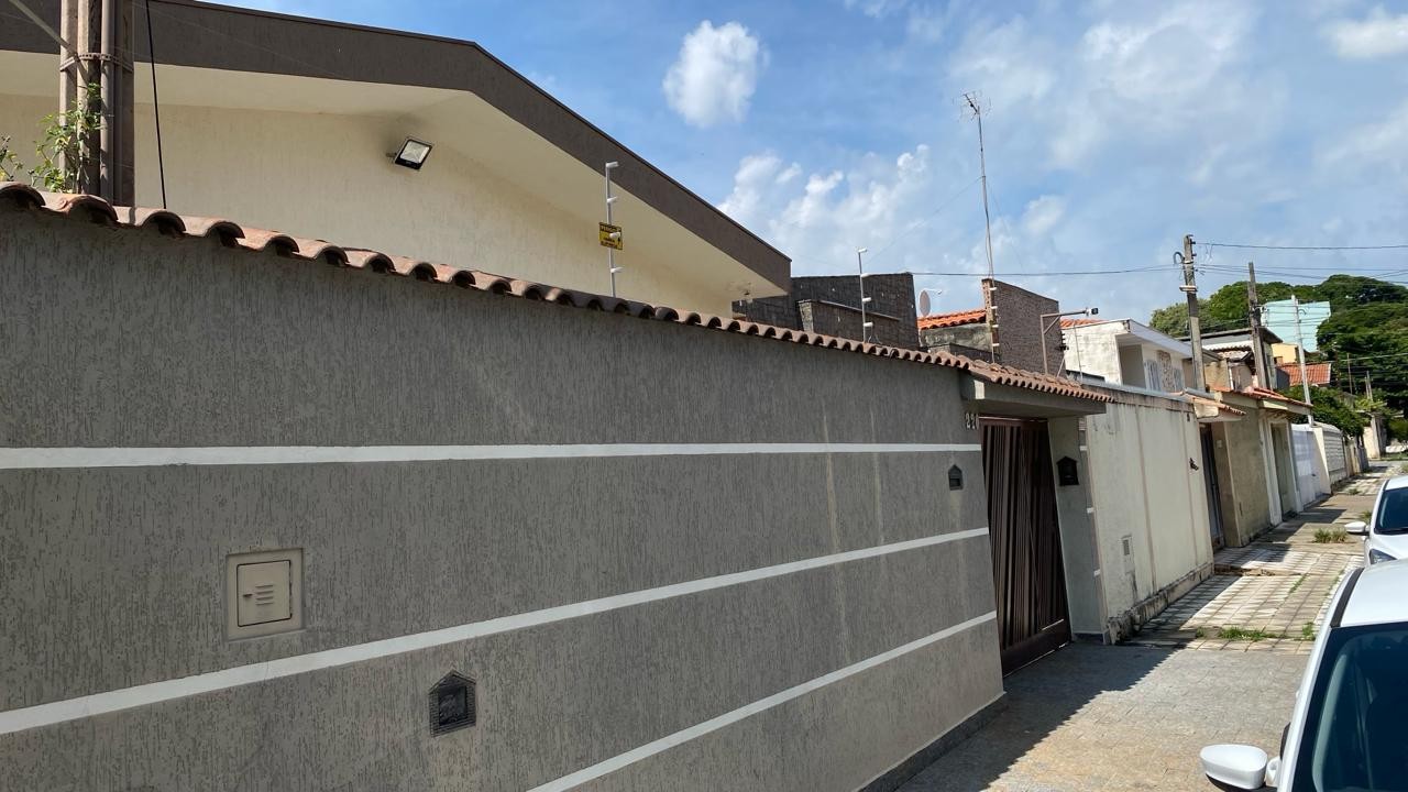 Casa à venda com 3 quartos, 174m² - Foto 2