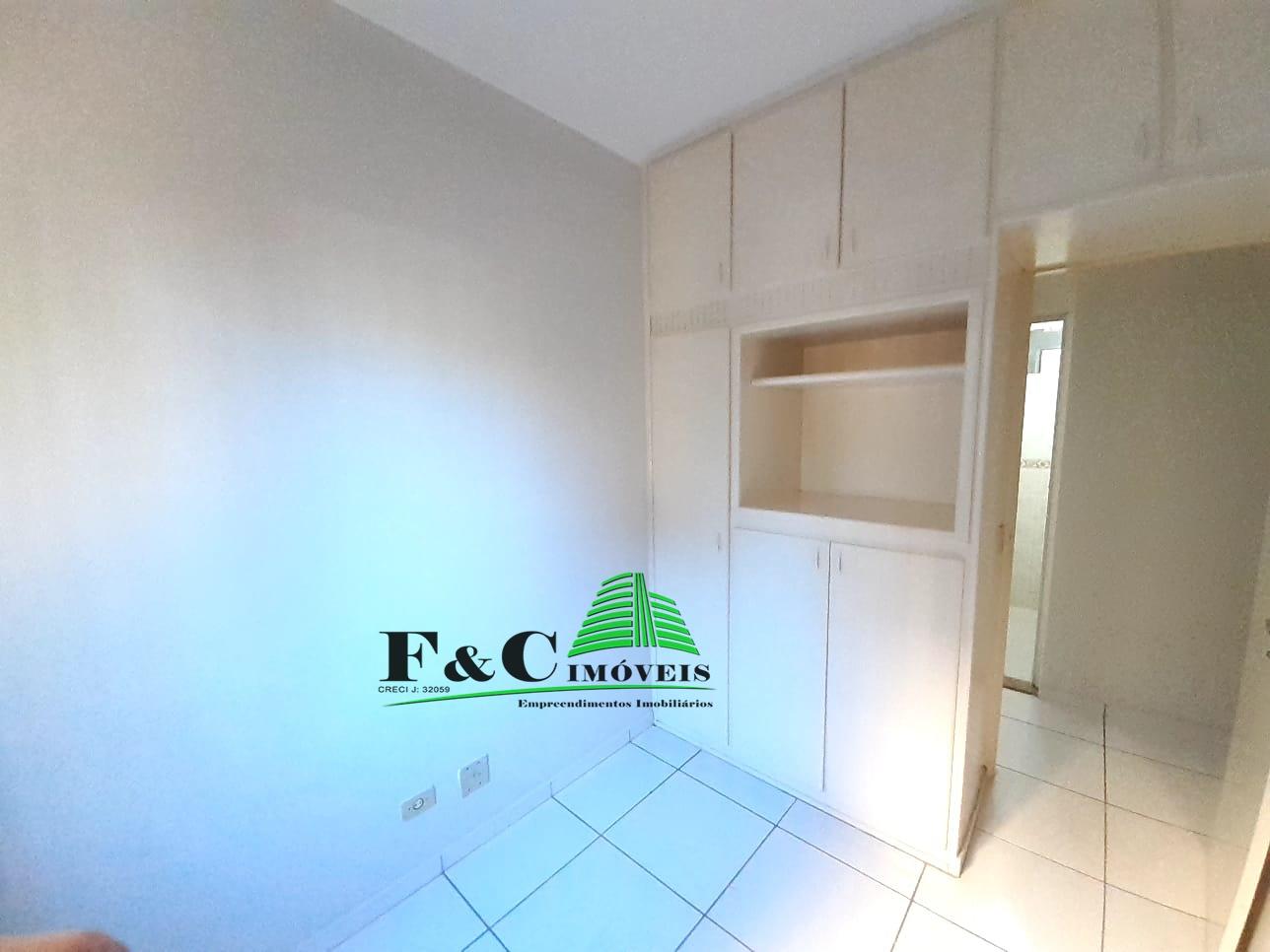 Apartamento à venda com 3 quartos - Foto 2