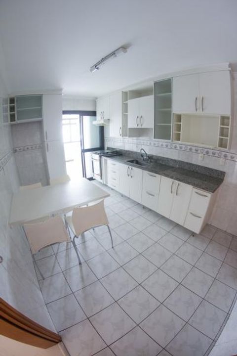 Apartamento para alugar com 4 quartos, 140m² - Foto 5