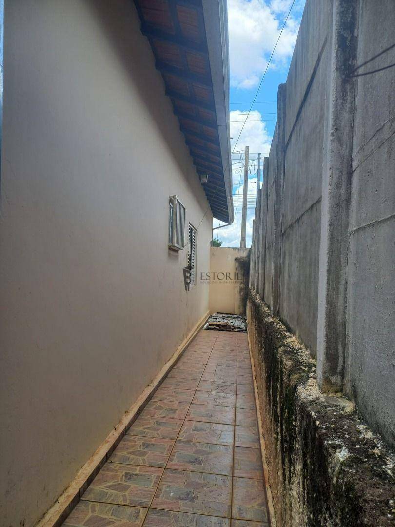 Casa à venda com 2 quartos, 190m² - Foto 4