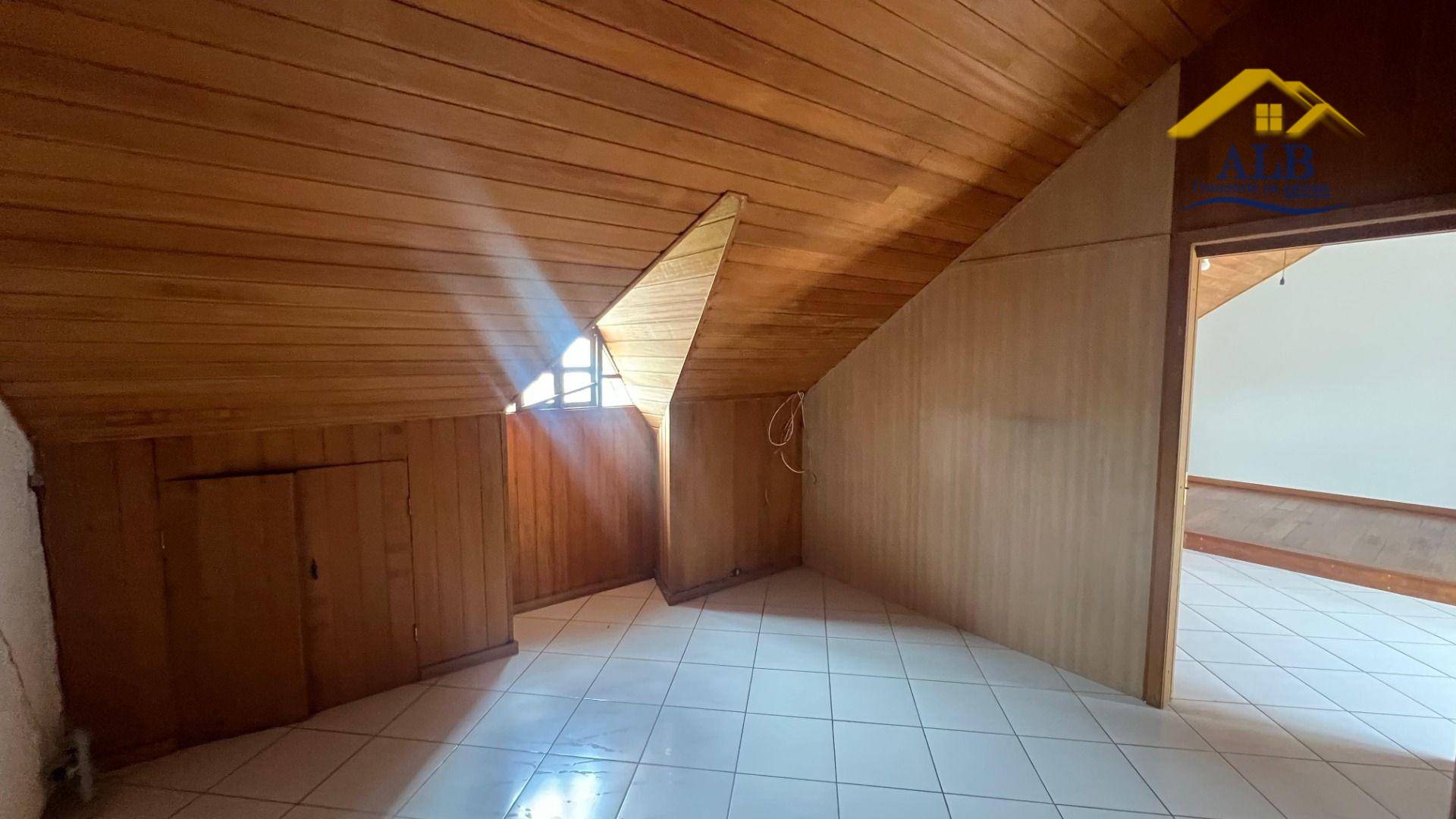 Casa para alugar com 5 quartos, 234m² - Foto 12