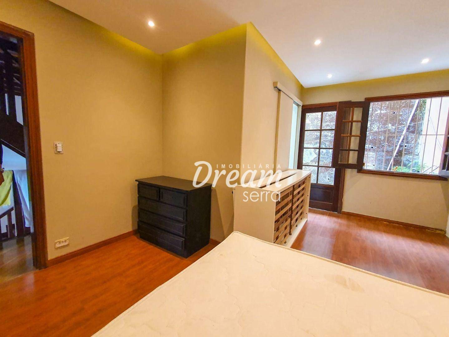 Casa à venda com 7 quartos, 340m² - Foto 18