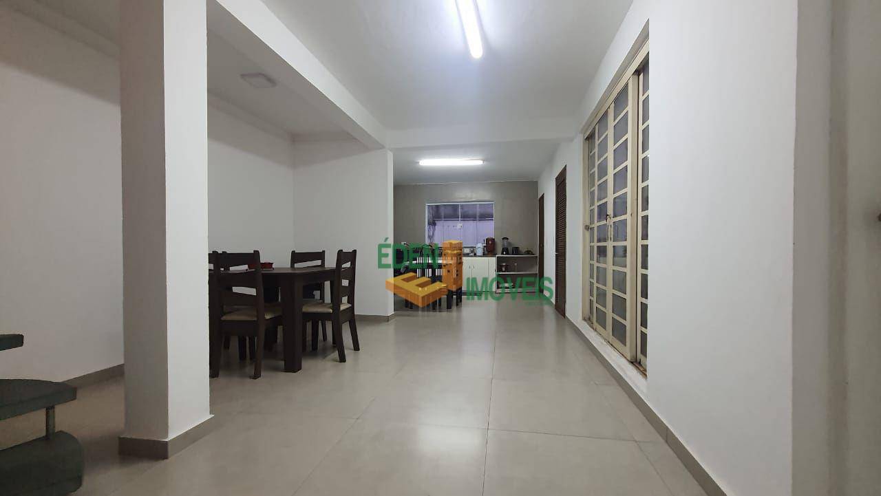 Casa à venda com 3 quartos, 160m² - Foto 3