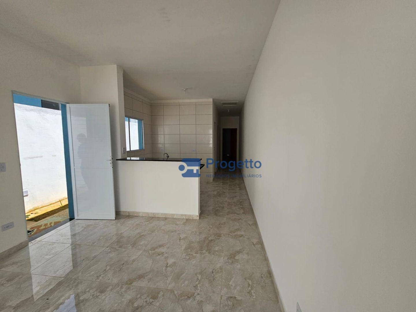 Casa à venda com 2 quartos, 60m² - Foto 4