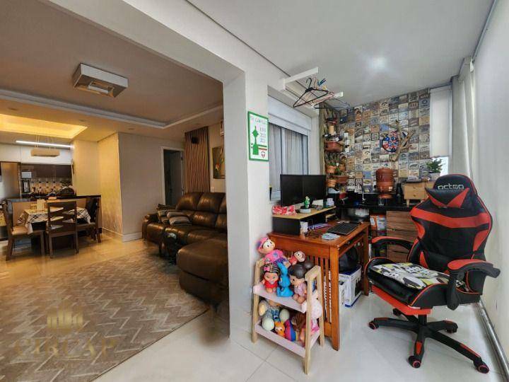 Apartamento à venda com 2 quartos, 70m² - Foto 3