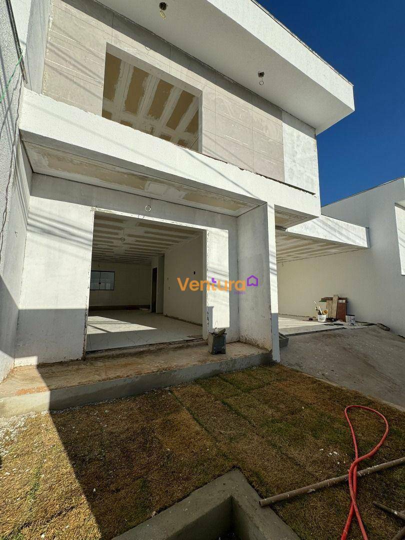 Casa à venda com 3 quartos, 156m² - Foto 1