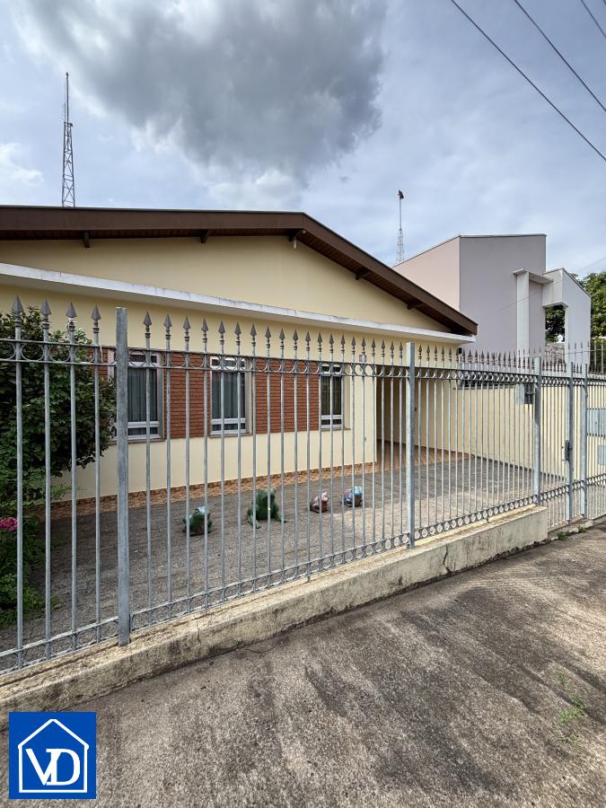 Casa para alugar com 4 quartos, 181m² - Foto 2