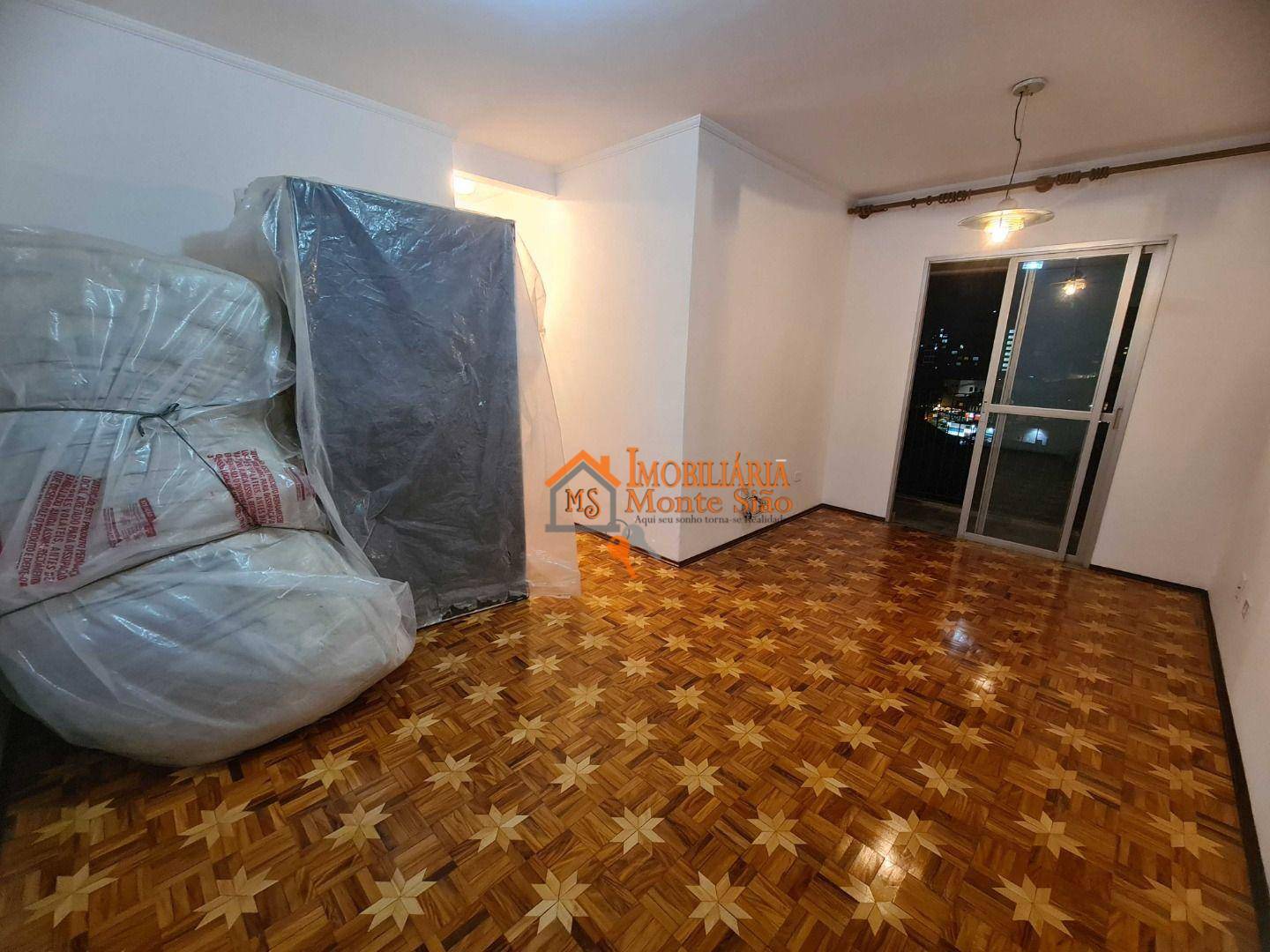 Apartamento à venda com 2 quartos, 67m² - Foto 2