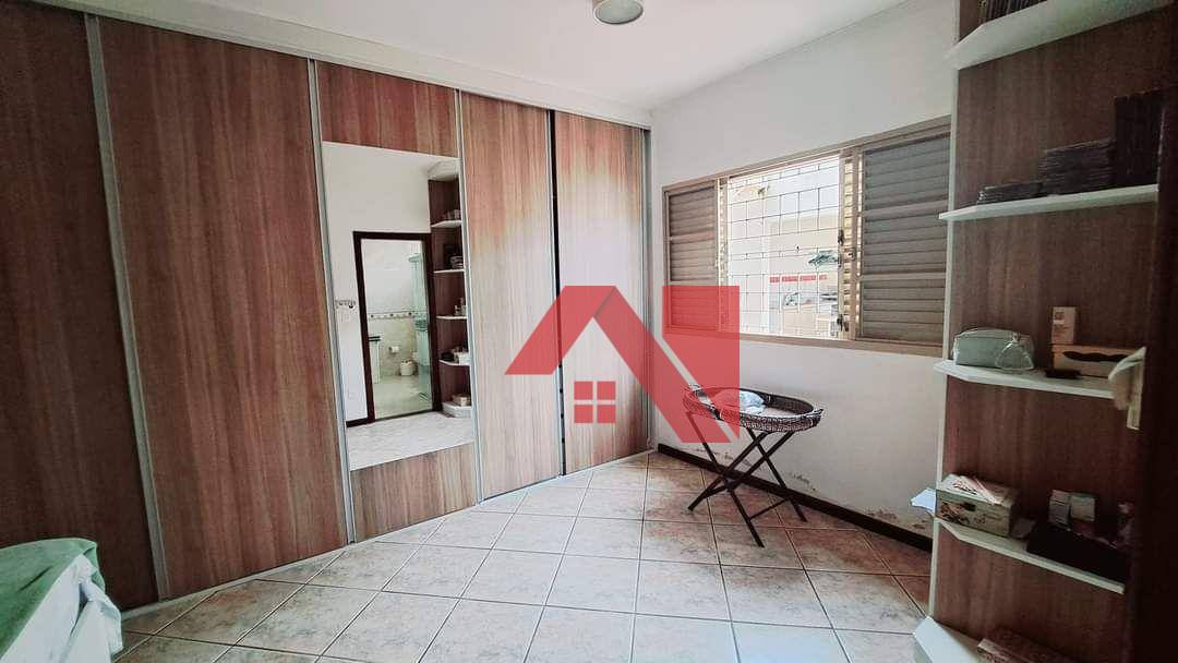 Casa à venda com 3 quartos, 300m² - Foto 7